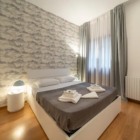 Casa Carlo Dietro L'arena * Werona