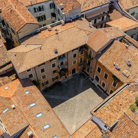 Casa Carlo Dietro L'arena *