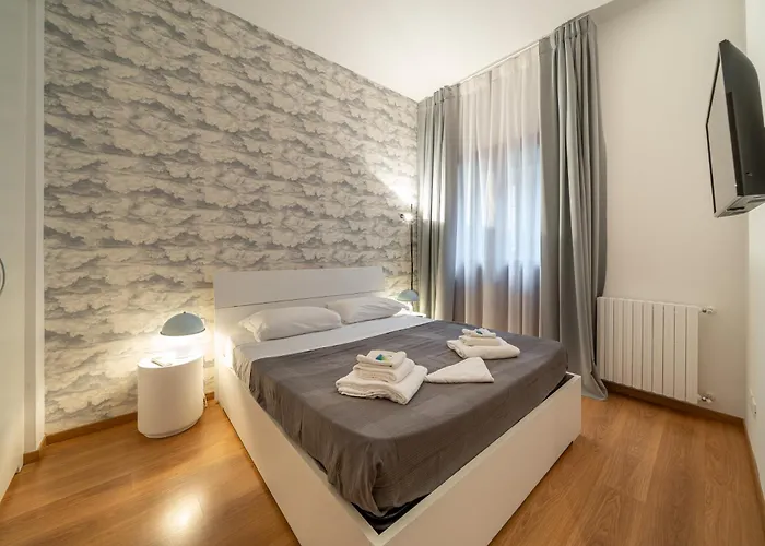 Casa Carlo Dietro L'arena * Verona